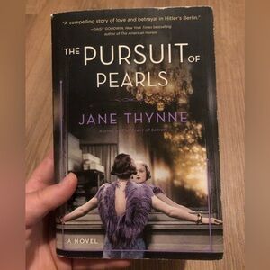 5/$15 | The Pursuit of Pearls | Book by Jane Thynne